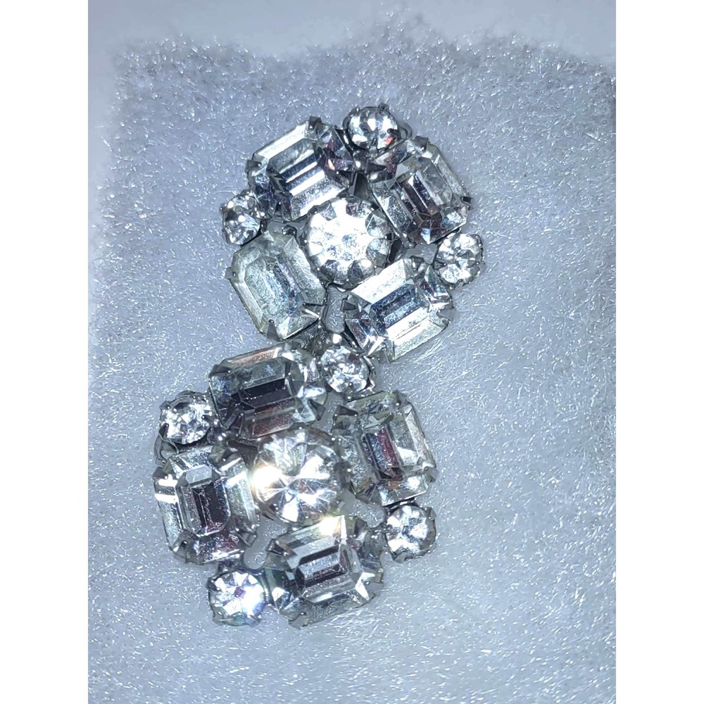 Vintage Weiss Clear Rhinestone Cluster Clip On Earrings Silver Tone Rhinestones